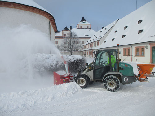 Traktorschneefräse