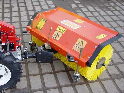 Einachser KM5 13 PS Einachsschlepper mit Kehrmaschine Schneeräumschild 